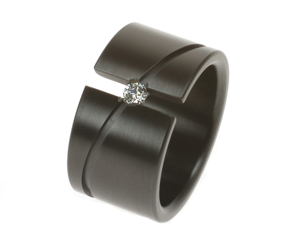 Zwarte ring met diamant