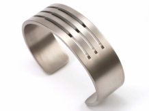 Titanium armband