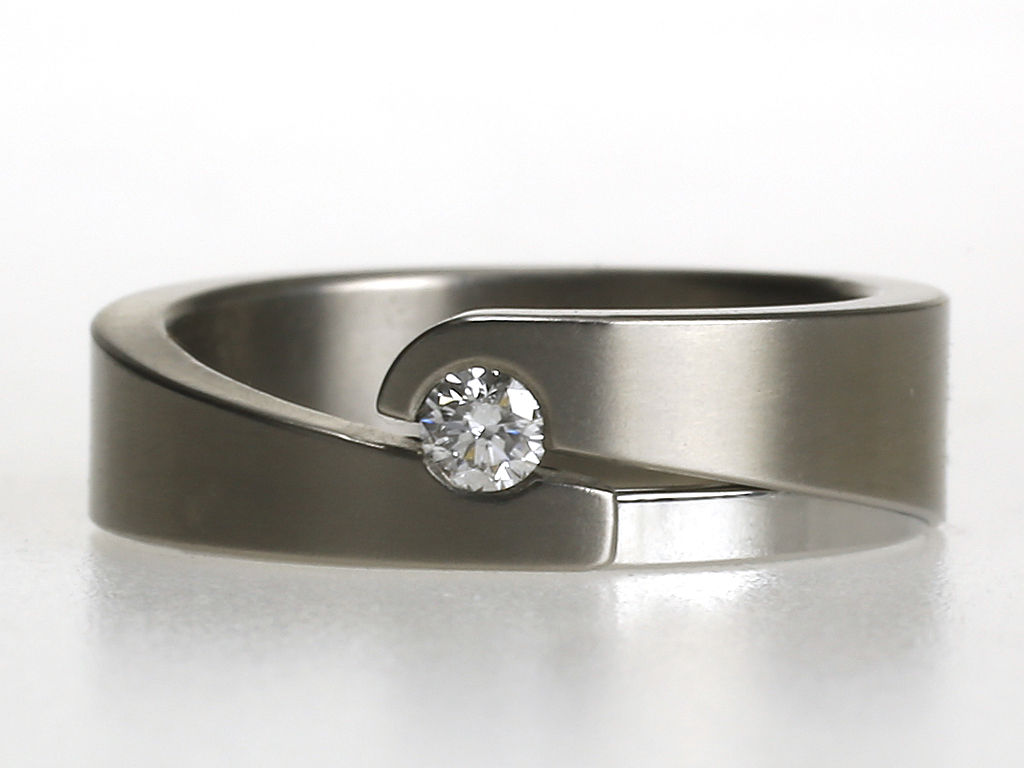 Titanium diamanten ring modern strak